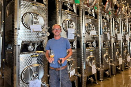 Henri Fink vor seinen Speidel-Raumspartanks.